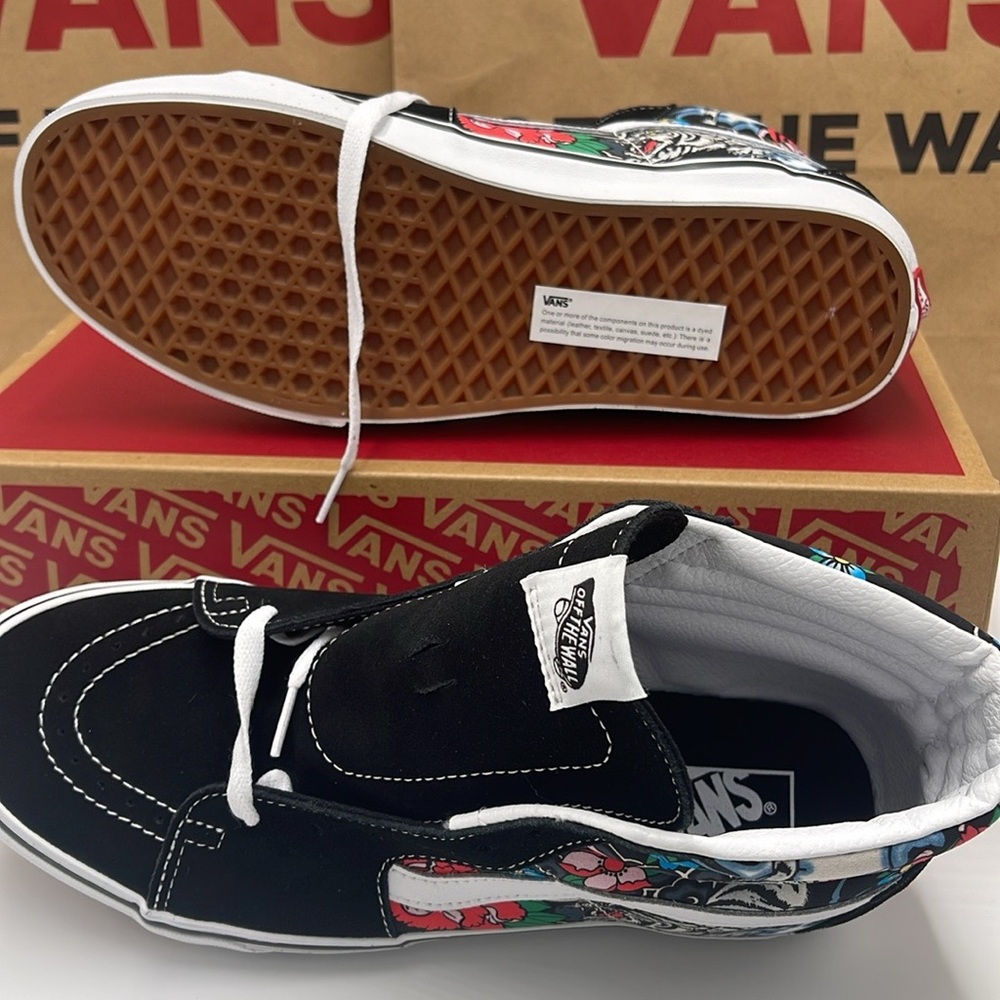 Vans Men’s High-Top Sneakers Sk8-Hi
Tiger Floral Multi/True White
VN000BW76GL - Picture 7 of 16